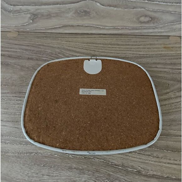 Set of 2 1970s floral cork back metal hot pad wall hangings - Picture 7 of 8